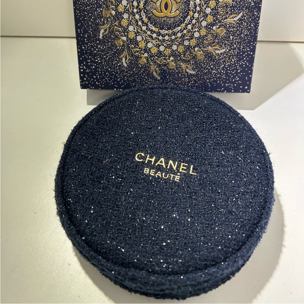 CHANEL beauty  gift Pouch - Picture 4 of 9